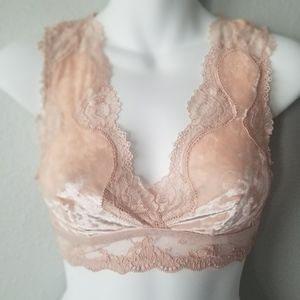 NWT Victoria's Secret bralette.